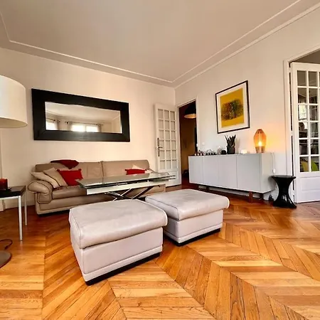 Eiffel District Charm, Cosy Paris